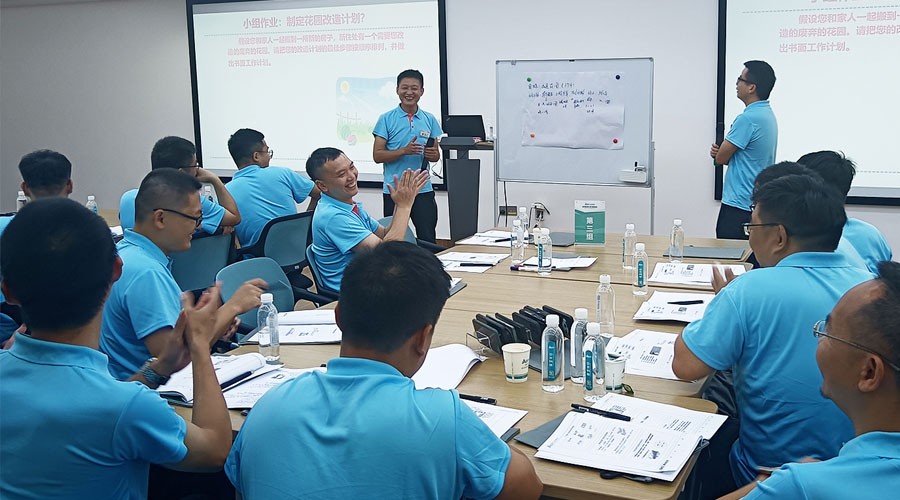 a51f0f41cf2604adcf9064b42ad3fef5_w900 manbet官网学员们在课上进行幼组作业讲堂展示
